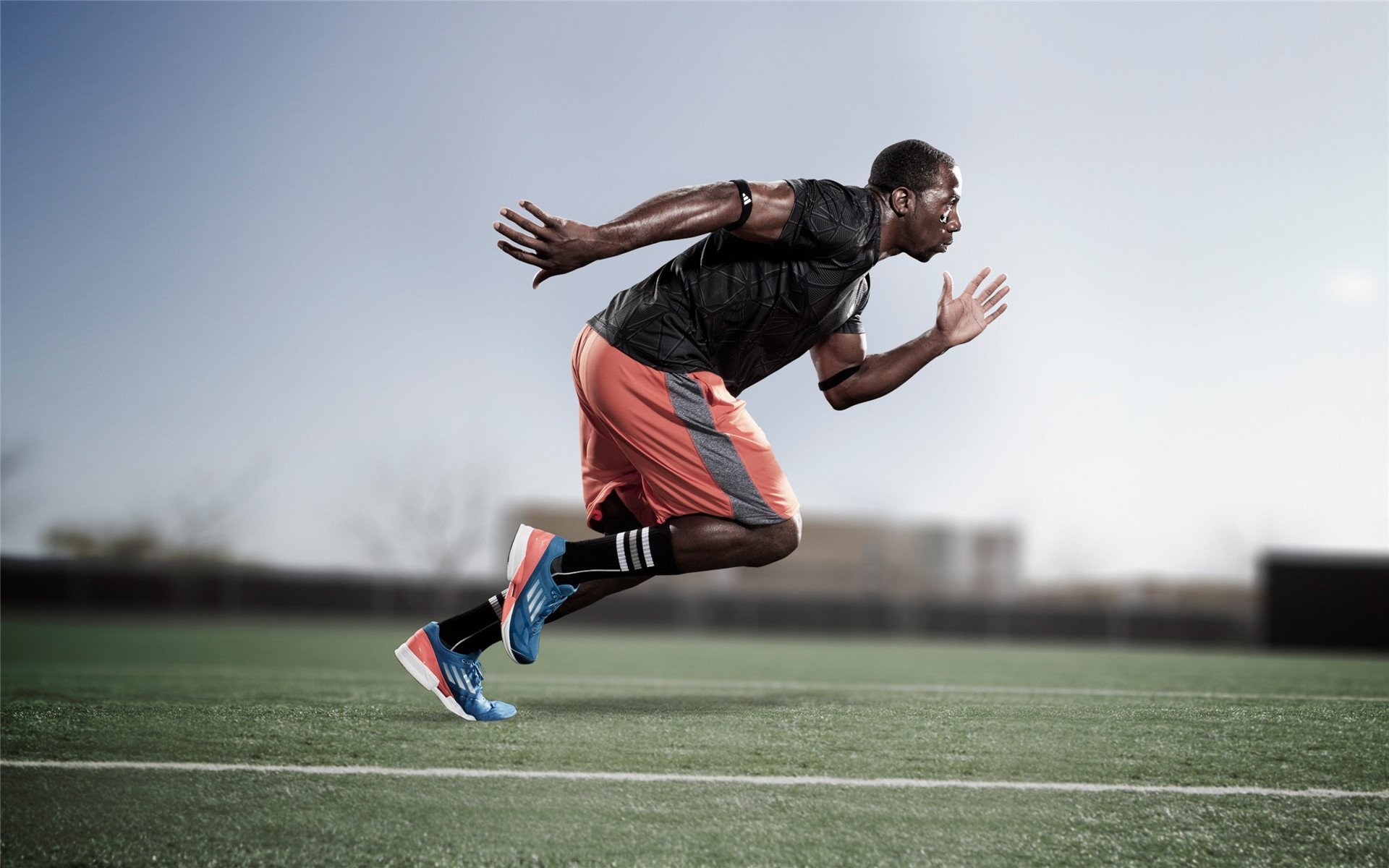 轨道自行车赛:快节奏的速度比拼,轨道自行走小车